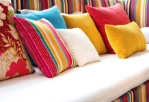 Nowoczesne poduszki dekoracyjne w mieszkaniu