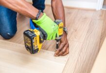 Ile kosztuje montaż drzwi zewnętrznych z ościeżnicą?