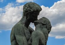 Kto przemienił księcia w dziadka do orzechów? Kto przemienił księcia w dziadka do orzechów?