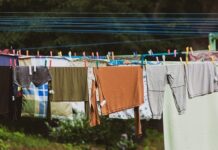 Jak powiesić 4 obrazy na ścianie? Jak powiesić 4 obrazy na ścianie?