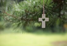 W którym miejscu w domu powinien wisieć krzyż?
